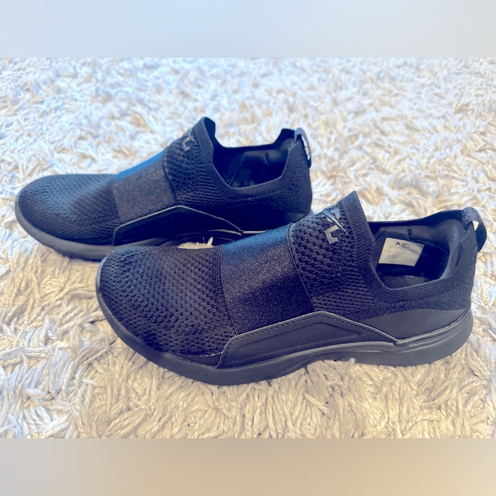 Women’s APL (Athletic Propulsion Labs) Black Athletic Shoe sz 7.5
